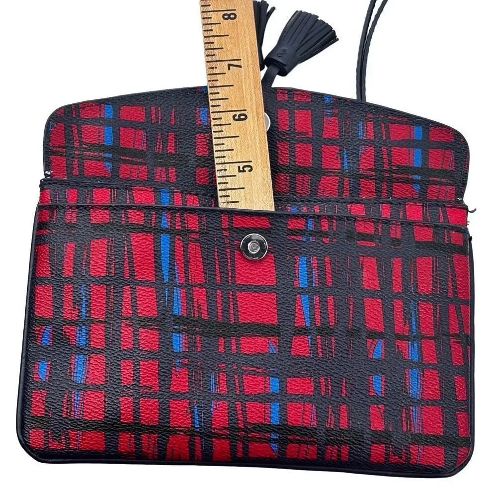 Vera Bradley wristlet front magnetic closure 3 credit card pocket